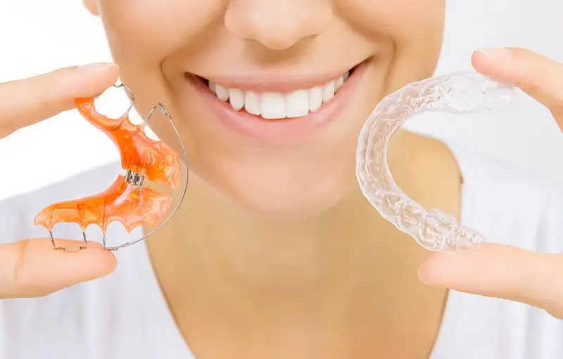 Czy można pić w nakładkach Invisalign?